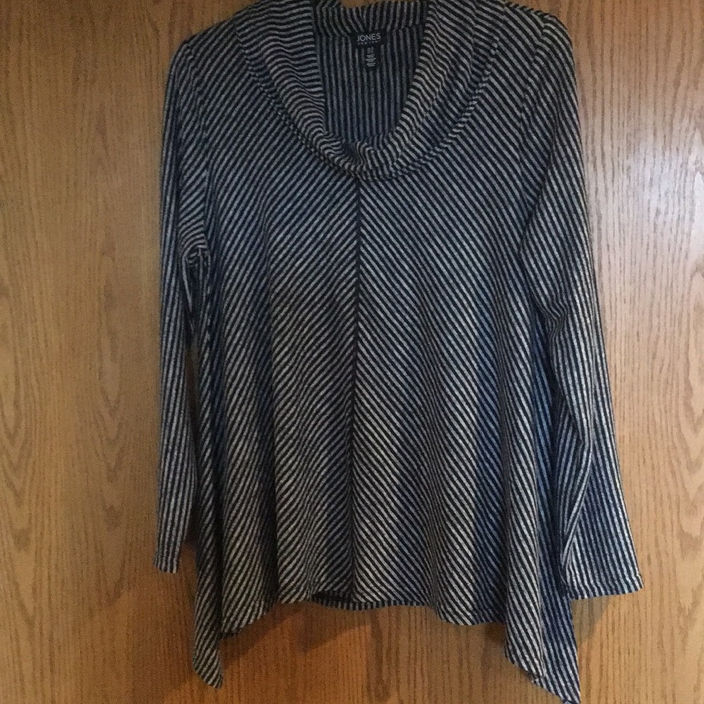 Jones New York size 1x black and gray tunic top